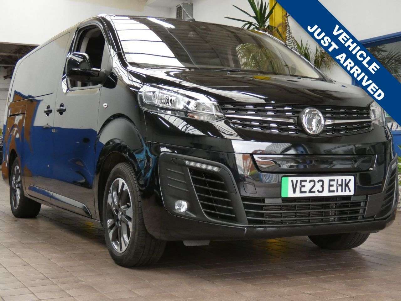 A 2023 VAUXHALL VIVARO LIFE ELECTRIC 50kWh Ultimate MPV 5dr Electric Auto LWB (8 Seat, 11kW Charger) (136 ps) 1 A 2023 VAUXHALL VIVARO LIFE ELECTRIC 50kWh Ultimate MPV 5dr Electric Auto LWB (8 Seat, 11kW Charger) (136 ps) 1