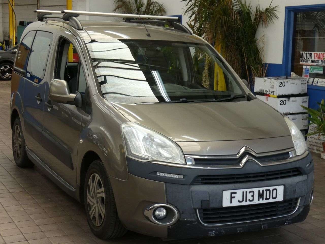 A 2013 CITROEN BERLINGO 1.6 e-HDi Airdream XTR Multispace MPV 5dr Diesel EGS6 Euro 5 (s/s) (90 ps) A 2013 CITROEN BERLINGO 1.6 e-HDi Airdream XTR Multispace MPV 5dr Diesel EGS6 Euro 5 (s/s) (90 ps)