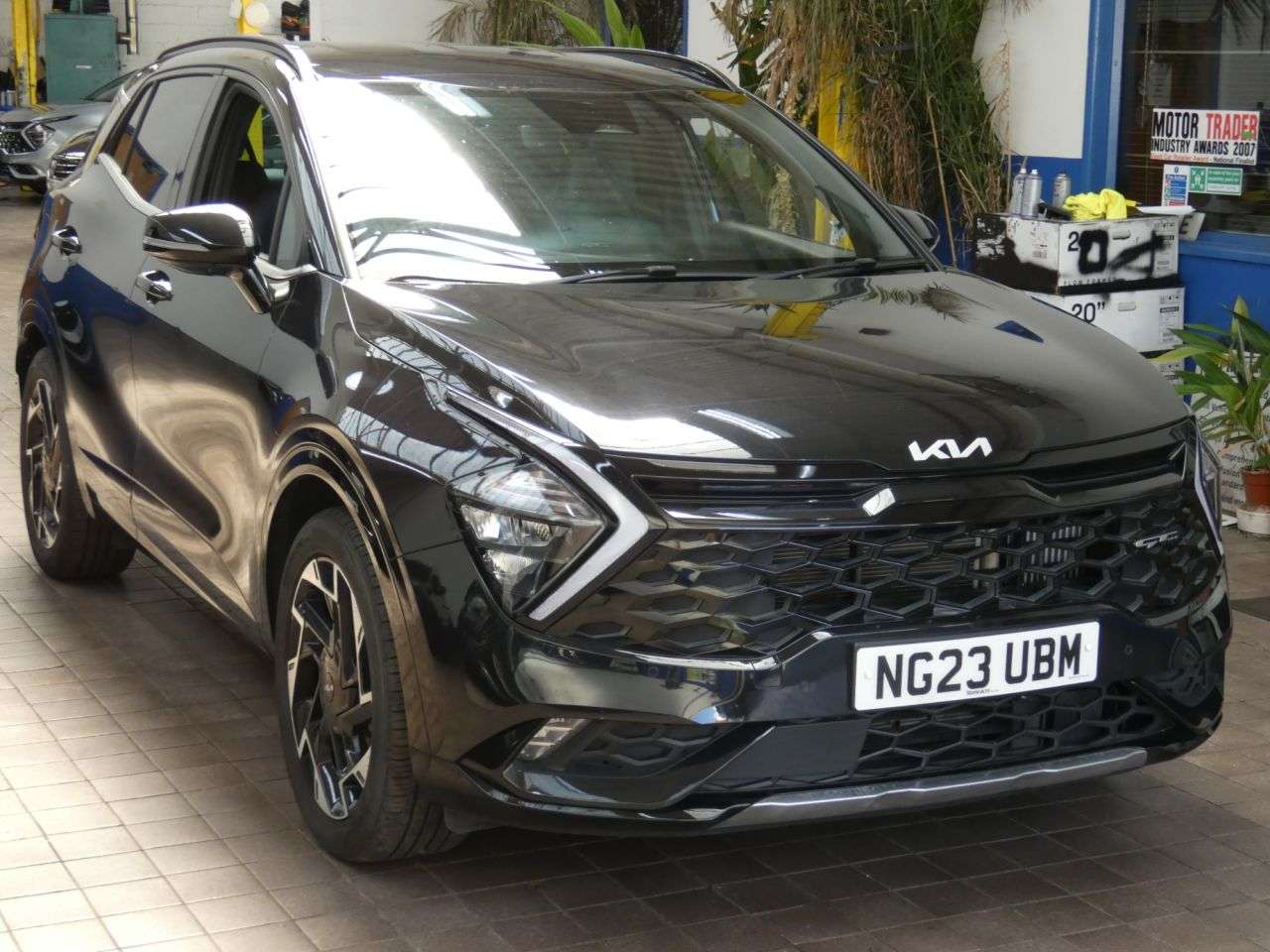 A 2023 KIA SPORTAGE 1.6 T-GDi 13.8kWh GT-Line SUV 5dr Petrol Plug-in Hybrid Auto AWD Euro 6 (s/ A 2023 KIA SPORTAGE 1.6 T-GDi 13.8kWh GT-Line SUV 5dr Petrol Plug-in Hybrid Auto AWD Euro 6 (s/