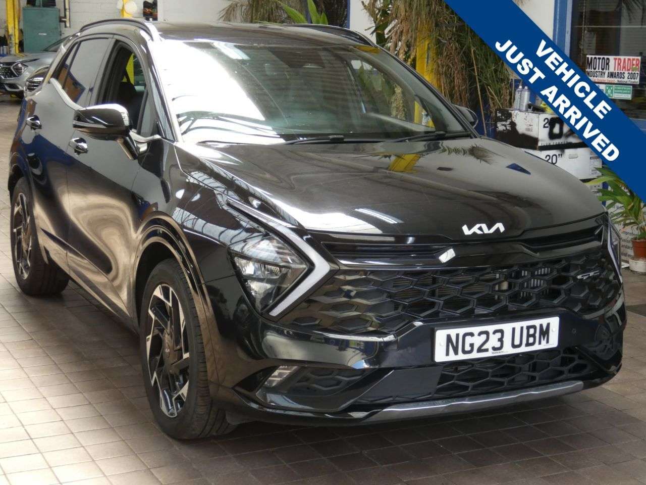 A 2023 KIA SPORTAGE 1.6 T-GDi 13.8kWh GT-Line SUV 5dr Petrol Plug-in Hybrid Auto AWD Euro 6 (s/ A 2023 KIA SPORTAGE 1.6 T-GDi 13.8kWh GT-Line SUV 5dr Petrol Plug-in Hybrid Auto AWD Euro 6 (s/