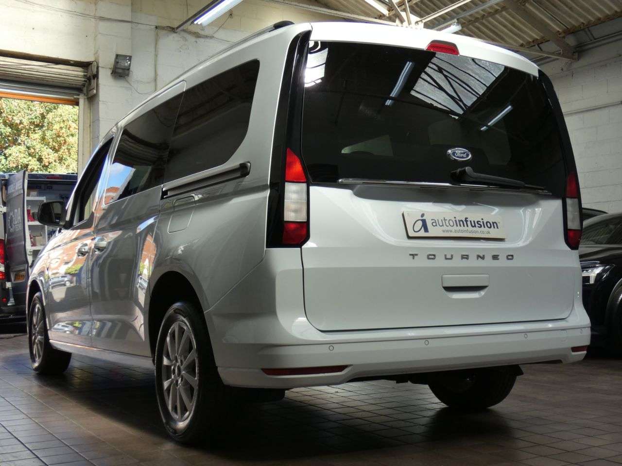 A 2023 FORD GRAND TOURNEO CONNECT 2.0 EcoBlue Titanium MPV 5dr Diesel DCT Euro 6 (s/s) (122 ps) 1 OWNER SERVI A 2023 FORD GRAND TOURNEO CONNECT 2.0 EcoBlue Titanium MPV 5dr Diesel DCT Euro 6 (s/s) (122 ps) 1 OWNER SERVI