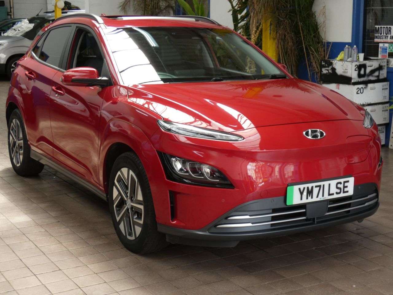 A 2022 HYUNDAI KONA 64kWh Ultimate SUV 5dr Electric Auto (10.5kW Charger) (204 ps) 1 OWNER EXCE A 2022 HYUNDAI KONA 64kWh Ultimate SUV 5dr Electric Auto (10.5kW Charger) (204 ps) 1 OWNER EXCE