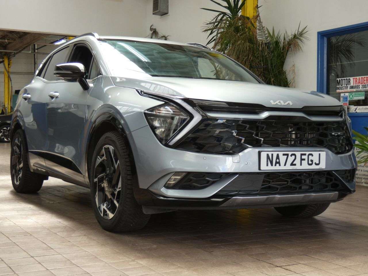 A 2022 KIA SPORTAGE 1.6 T-GDi 13.8kWh GT-Line SUV 5dr Petrol Plug-in Hybrid Auto AWD Euro 6 (s/ A 2022 KIA SPORTAGE 1.6 T-GDi 13.8kWh GT-Line SUV 5dr Petrol Plug-in Hybrid Auto AWD Euro 6 (s/