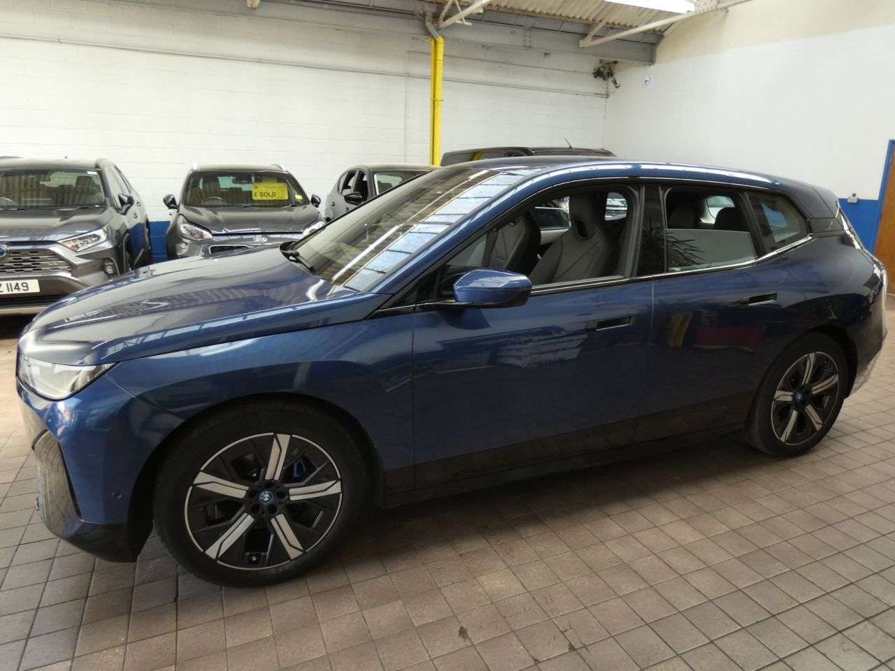 A 2023 BMW IX 40 76.6kWh M Sport SUV 5dr Electric Auto xDrive (11kW Charger) (326 ps) 1 O A 2023 BMW IX 40 76.6kWh M Sport SUV 5dr Electric Auto xDrive (11kW Charger) (326 ps) 1 O