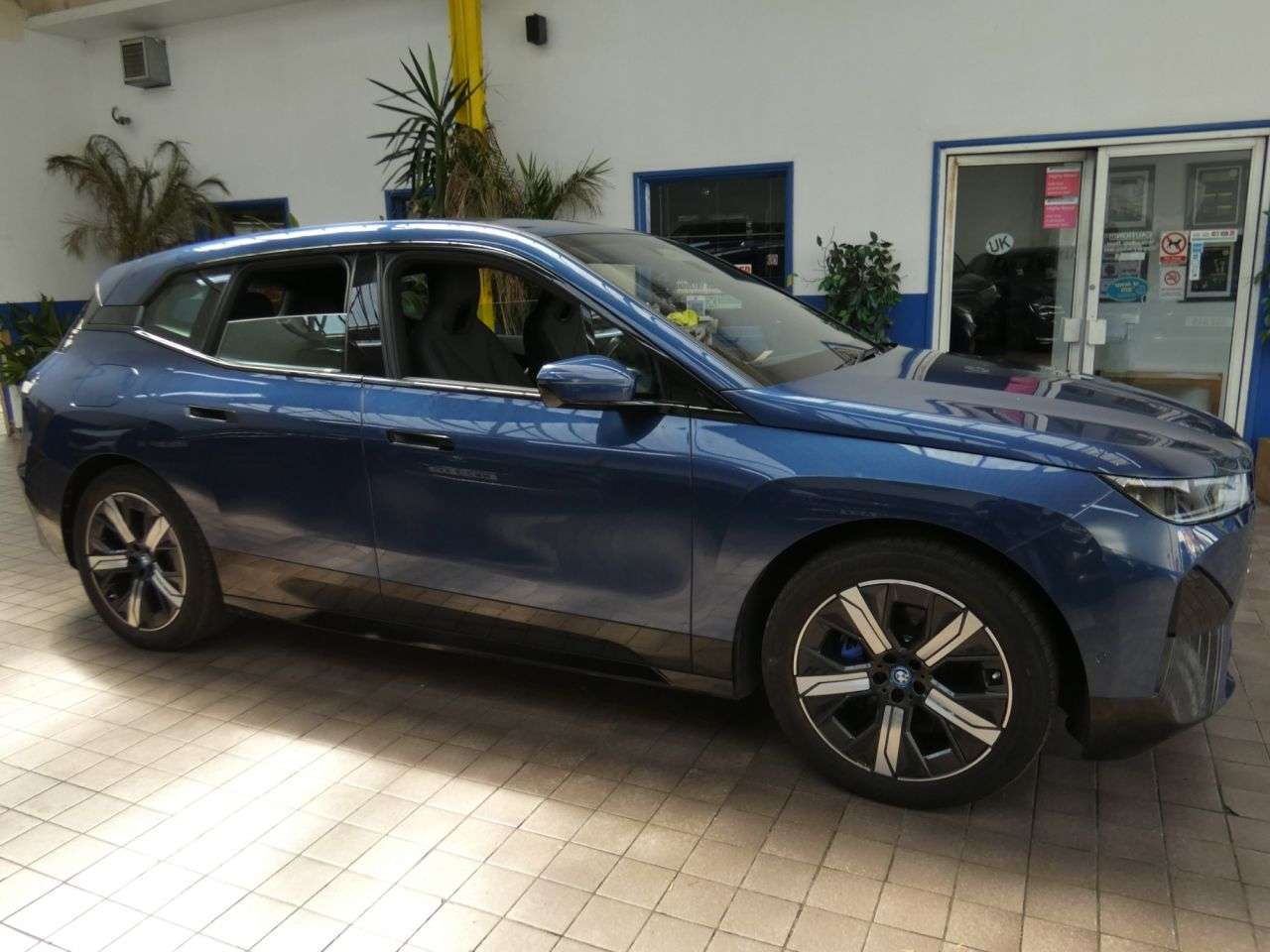 A 2023 BMW IX 40 76.6kWh M Sport SUV 5dr Electric Auto xDrive (11kW Charger) (326 ps) 1 O A 2023 BMW IX 40 76.6kWh M Sport SUV 5dr Electric Auto xDrive (11kW Charger) (326 ps) 1 O
