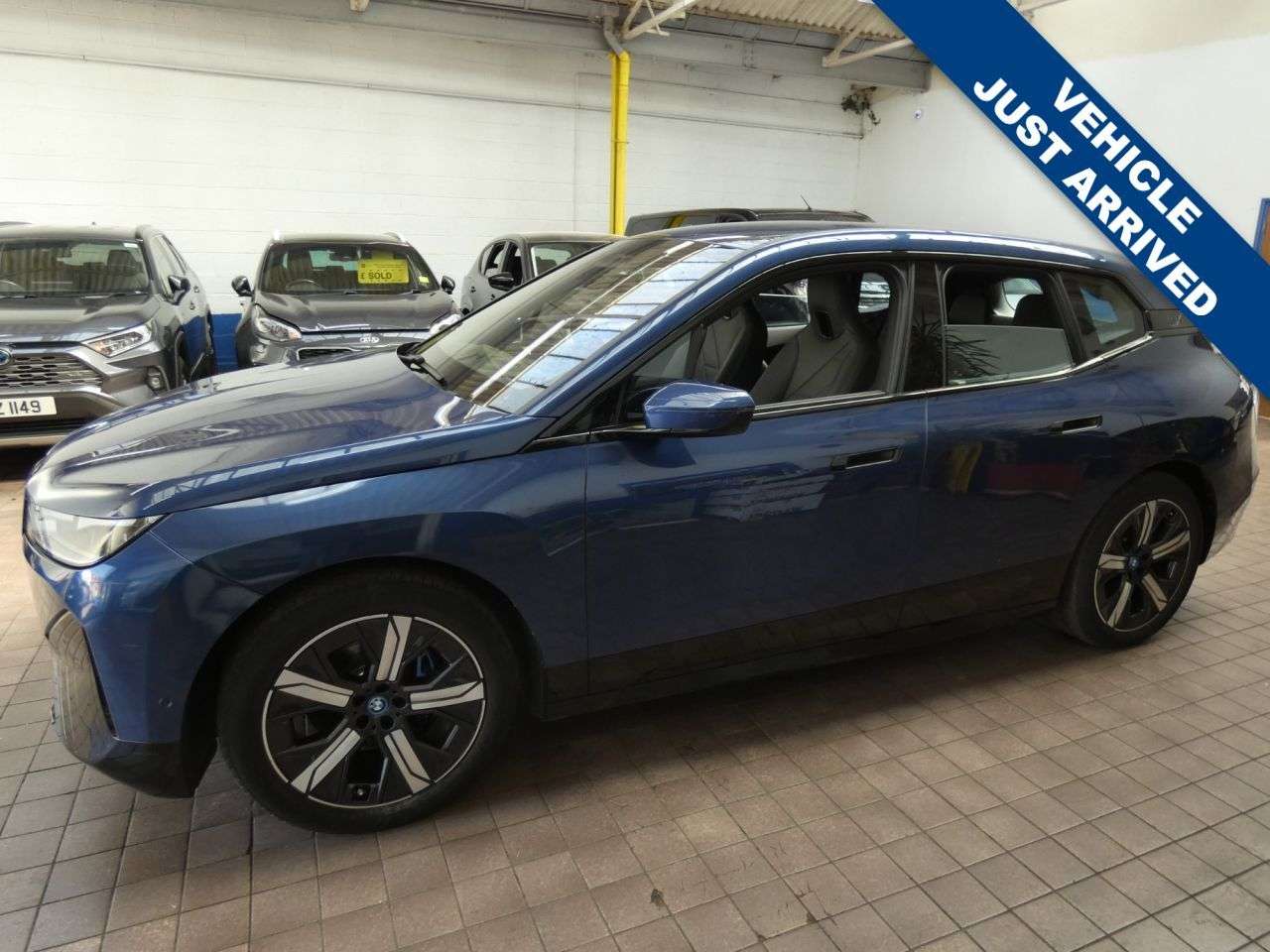 A 2023 BMW IX 40 76.6kWh M Sport SUV 5dr Electric Auto xDrive (11kW Charger) (326 ps) 1 O A 2023 BMW IX 40 76.6kWh M Sport SUV 5dr Electric Auto xDrive (11kW Charger) (326 ps) 1 O