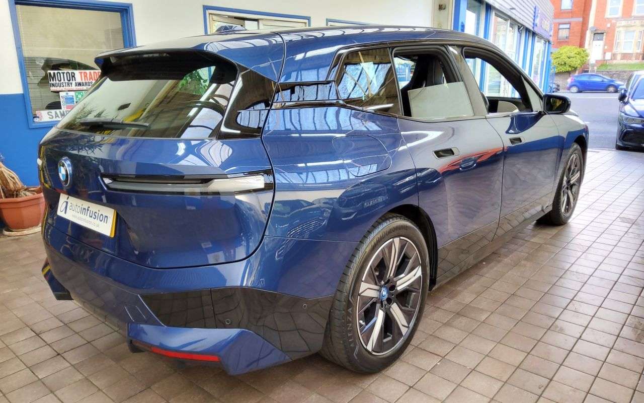 2023 BMW IX 2023 BMW IX