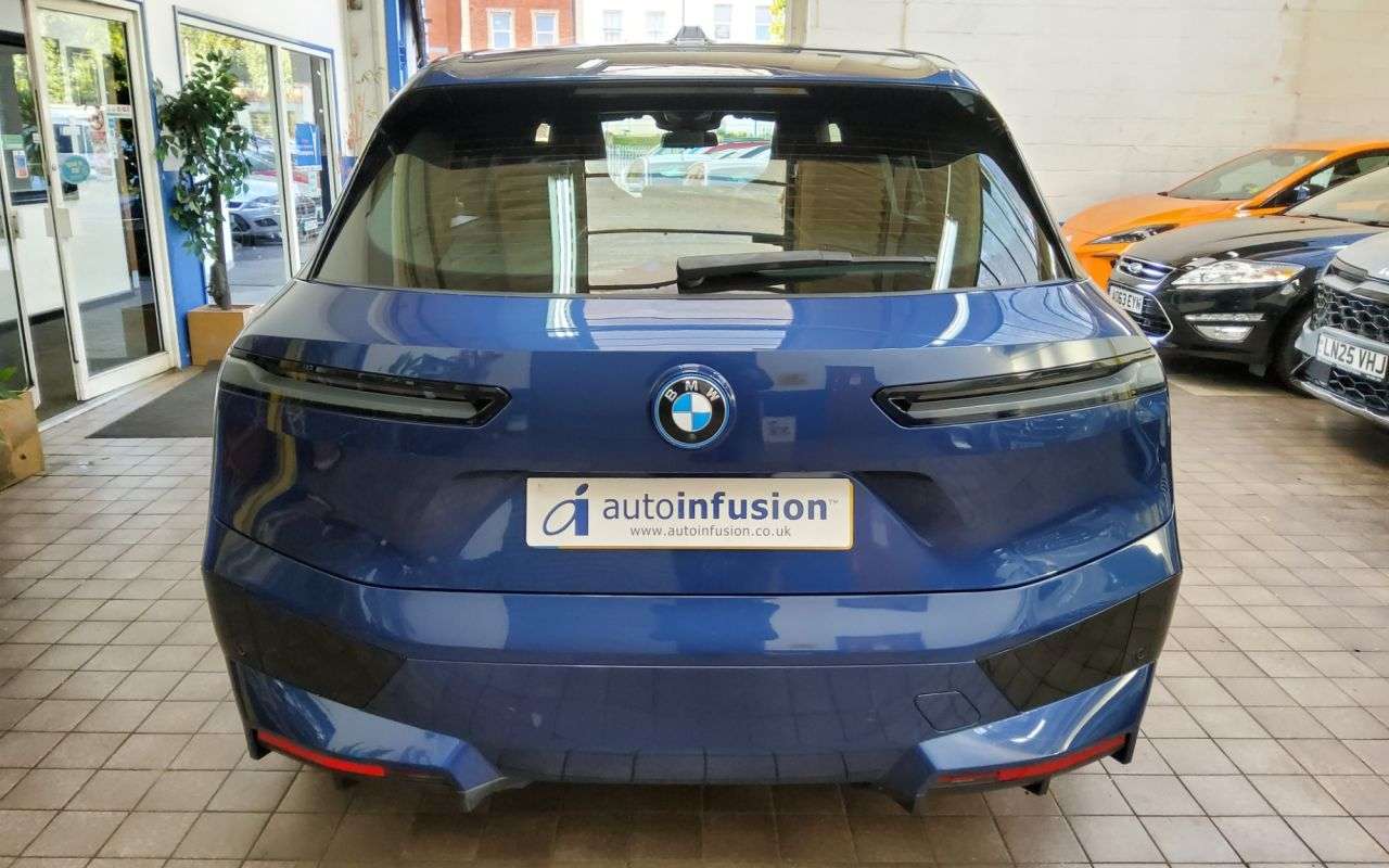 2023 BMW IX 2023 BMW IX