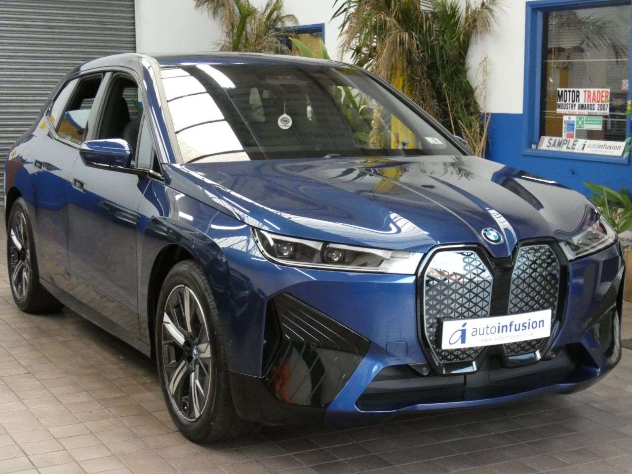 A 2023 BMW IX 40 76.6kWh M Sport SUV 5dr Electric Auto xDrive (11kW Charger) (326 ps) 1 O A 2023 BMW IX 40 76.6kWh M Sport SUV 5dr Electric Auto xDrive (11kW Charger) (326 ps) 1 O