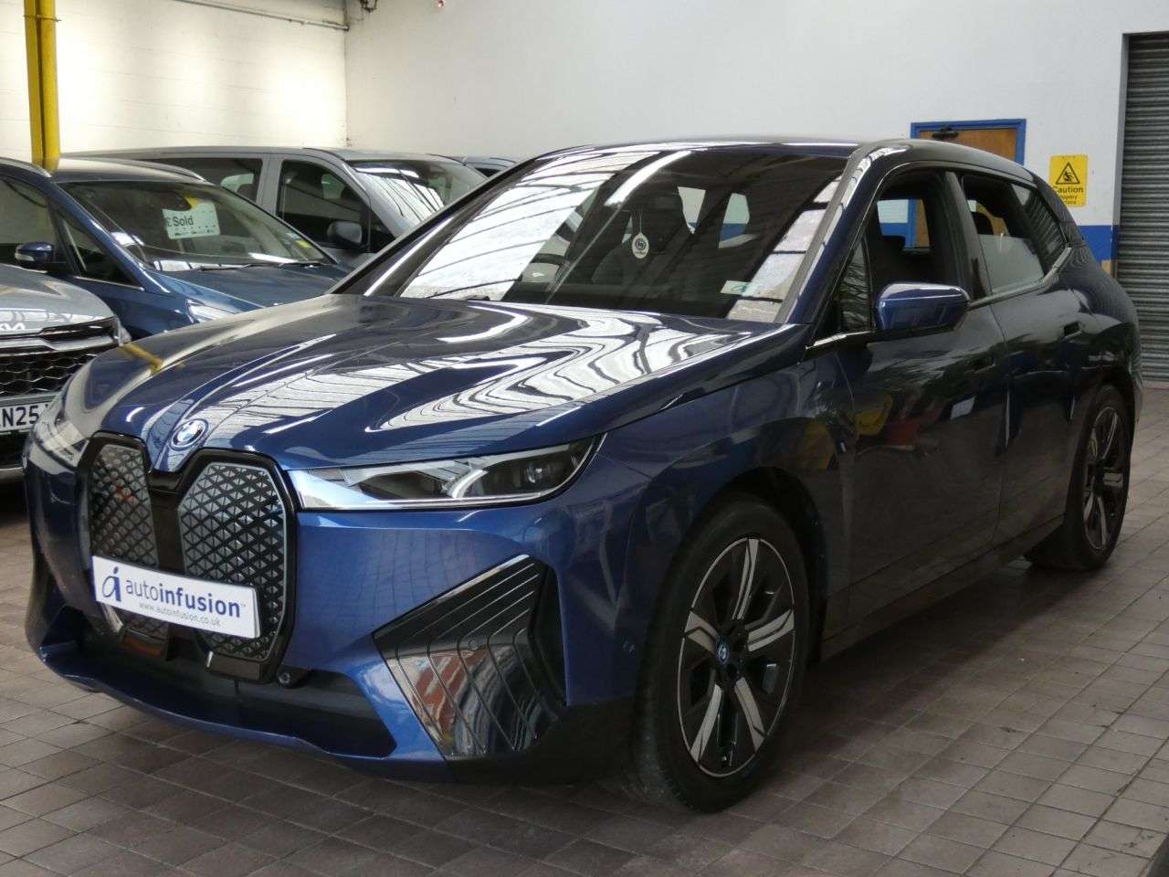 A 2023 BMW IX 40 76.6kWh M Sport SUV 5dr Electric Auto xDrive (11kW Charger) (326 ps) 1 O A 2023 BMW IX 40 76.6kWh M Sport SUV 5dr Electric Auto xDrive (11kW Charger) (326 ps) 1 O