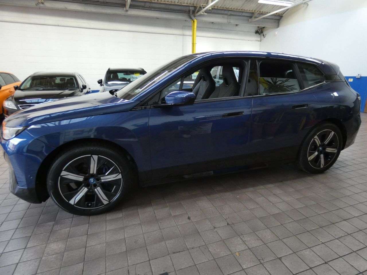 A 2023 BMW IX 40 76.6kWh M Sport SUV 5dr Electric Auto xDrive (11kW Charger) (326 ps) 1 O A 2023 BMW IX 40 76.6kWh M Sport SUV 5dr Electric Auto xDrive (11kW Charger) (326 ps) 1 O