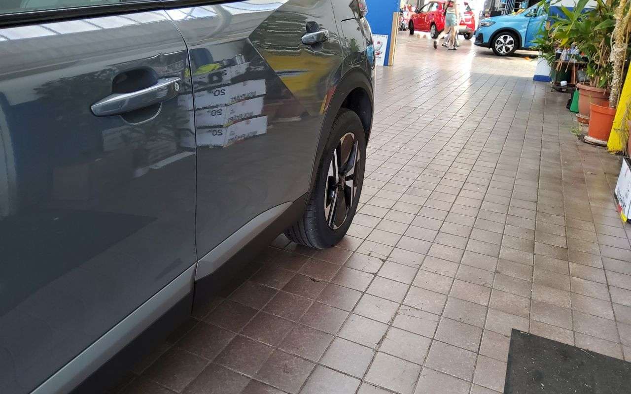 2023 PEUGEOT 2008 2023 PEUGEOT 2008
