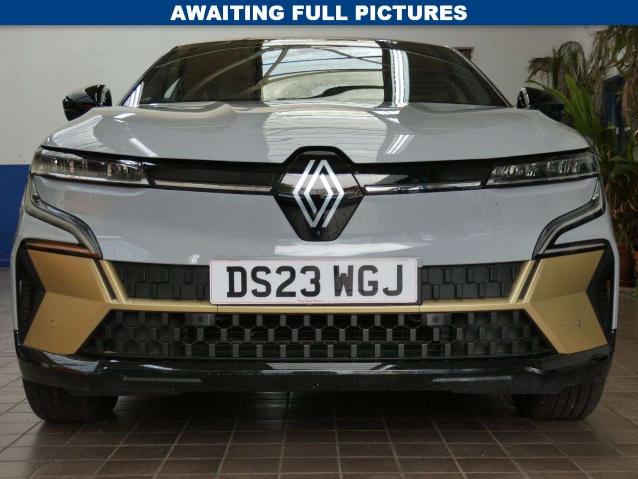 A 2023 RENAULT MEGANE E-TECH 60kWh iconic Hatchback 5dr Electric Auto (optimum charge) (220 ps) 1 OWNER A 2023 RENAULT MEGANE E-TECH 60kWh iconic Hatchback 5dr Electric Auto (optimum charge) (220 ps) 1 OWNER