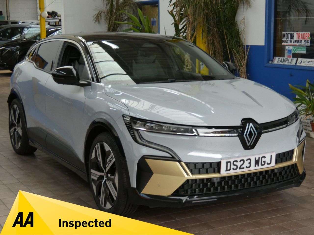 A 2023 RENAULT MEGANE E-TECH 60kWh iconic Hatchback 5dr Electric Auto (optimum charge) (220 ps) 1 OWNER A 2023 RENAULT MEGANE E-TECH 60kWh iconic Hatchback 5dr Electric Auto (optimum charge) (220 ps) 1 OWNER