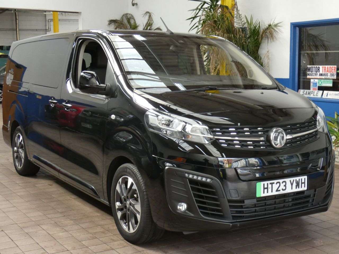 A 2023 VAUXHALL VIVARO LIFE ELECTRIC 50kWh Ultimate MPV 5dr Electric Auto LWB (8 Seat, 11kW Charger) (136 ps) 1 A 2023 VAUXHALL VIVARO LIFE ELECTRIC 50kWh Ultimate MPV 5dr Electric Auto LWB (8 Seat, 11kW Charger) (136 ps) 1