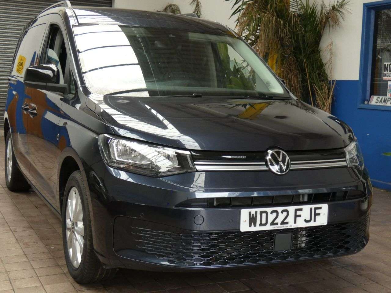 A 2022 VOLKSWAGEN CADDY MAXI 1.5 TSI Life MPV 5dr Petrol DSG Euro 6 (s/s) (114 ps) PROF GM COACHWORKS CO A 2022 VOLKSWAGEN CADDY MAXI 1.5 TSI Life MPV 5dr Petrol DSG Euro 6 (s/s) (114 ps) PROF GM COACHWORKS CO