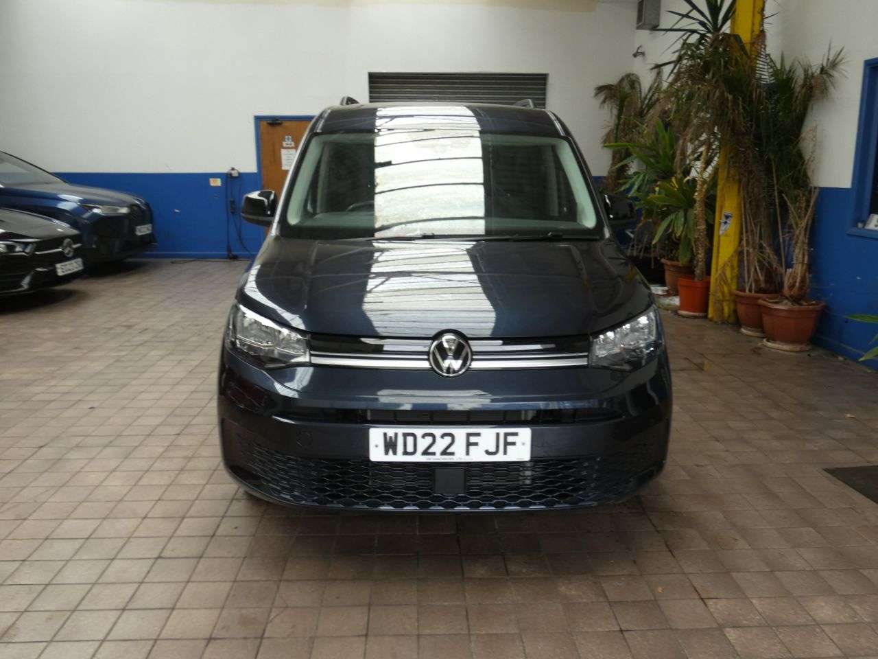 A 2022 VOLKSWAGEN CADDY MAXI 1.5 TSI Life MPV 5dr Petrol DSG Euro 6 (s/s) (114 ps) PROF GM COACHWORKS CO A 2022 VOLKSWAGEN CADDY MAXI 1.5 TSI Life MPV 5dr Petrol DSG Euro 6 (s/s) (114 ps) PROF GM COACHWORKS CO