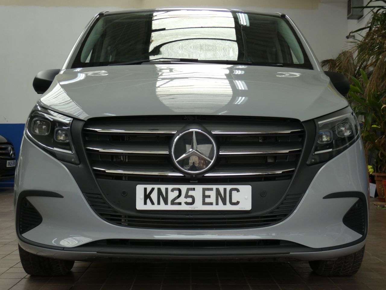 A 2025 MERCEDES-BENZ VITO 2.0 116 CDI SELECT Tourer G-Tronic RWD L3 Euro 6 (s/s) 5dr IMMACULATE EXAMP A 2025 MERCEDES-BENZ VITO 2.0 116 CDI SELECT Tourer G-Tronic RWD L3 Euro 6 (s/s) 5dr IMMACULATE EXAMP