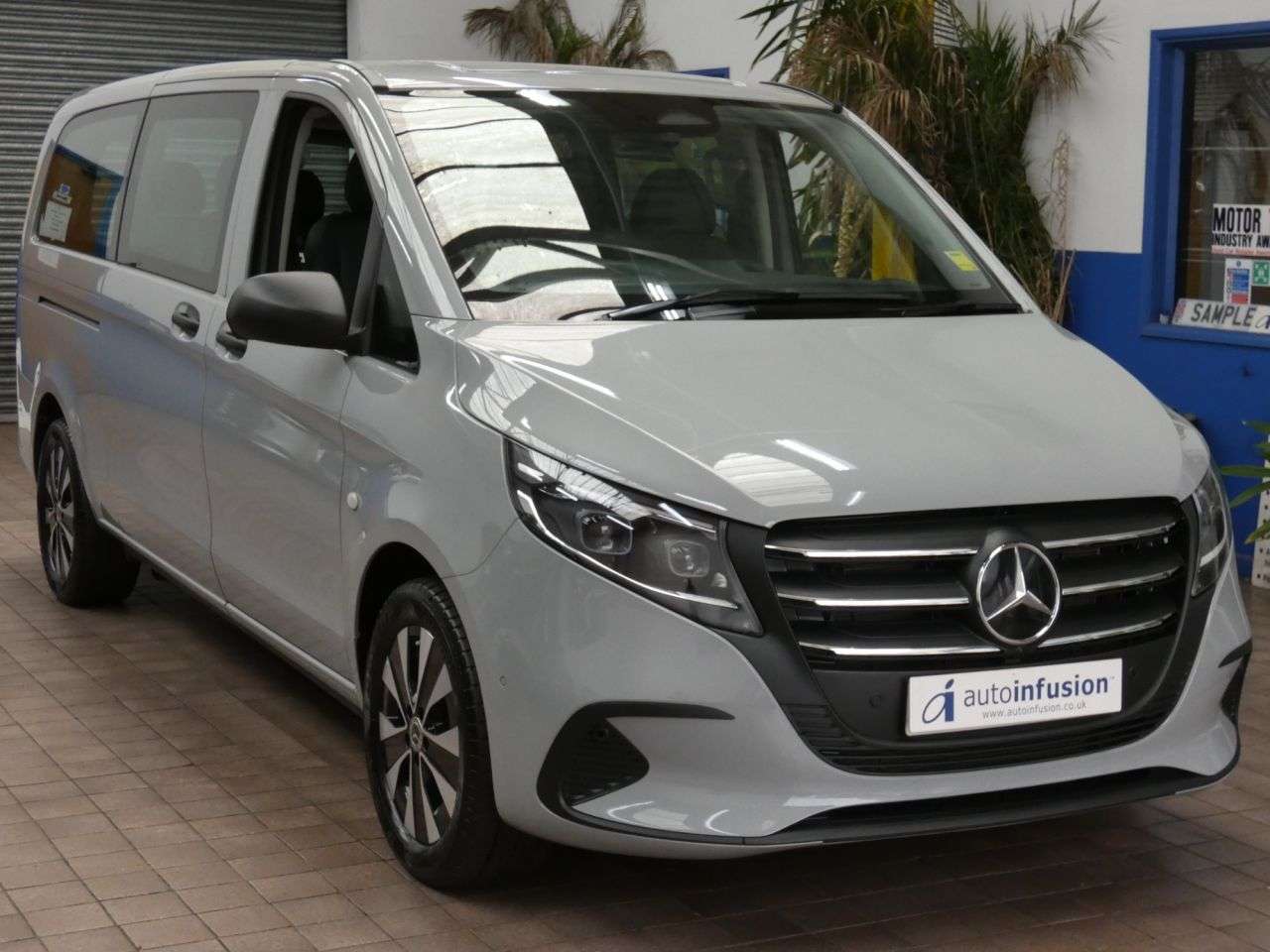 A 2025 MERCEDES-BENZ VITO 2.0 116 CDI SELECT Tourer G-Tronic RWD L3 Euro 6 (s/s) 5dr IMMACULATE EXAMP A 2025 MERCEDES-BENZ VITO 2.0 116 CDI SELECT Tourer G-Tronic RWD L3 Euro 6 (s/s) 5dr IMMACULATE EXAMP
