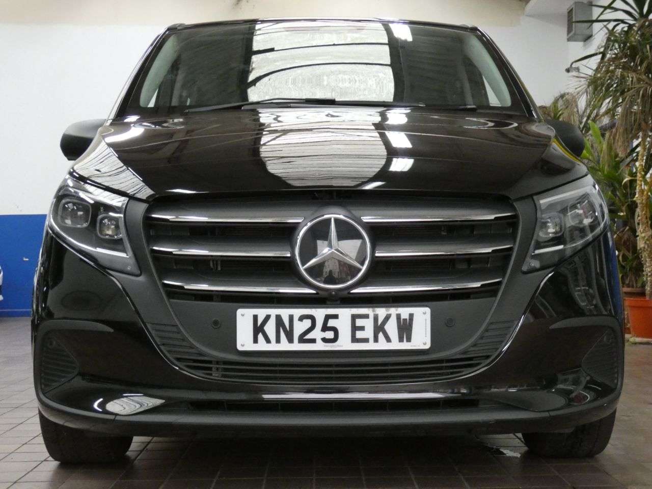 A 2025 MERCEDES-BENZ VITO 2.0 116 CDI SELECT Tourer G-Tronic RWD L3 Euro 6 (s/s) 5dr IMMACULATE EXAMP A 2025 MERCEDES-BENZ VITO 2.0 116 CDI SELECT Tourer G-Tronic RWD L3 Euro 6 (s/s) 5dr IMMACULATE EXAMP