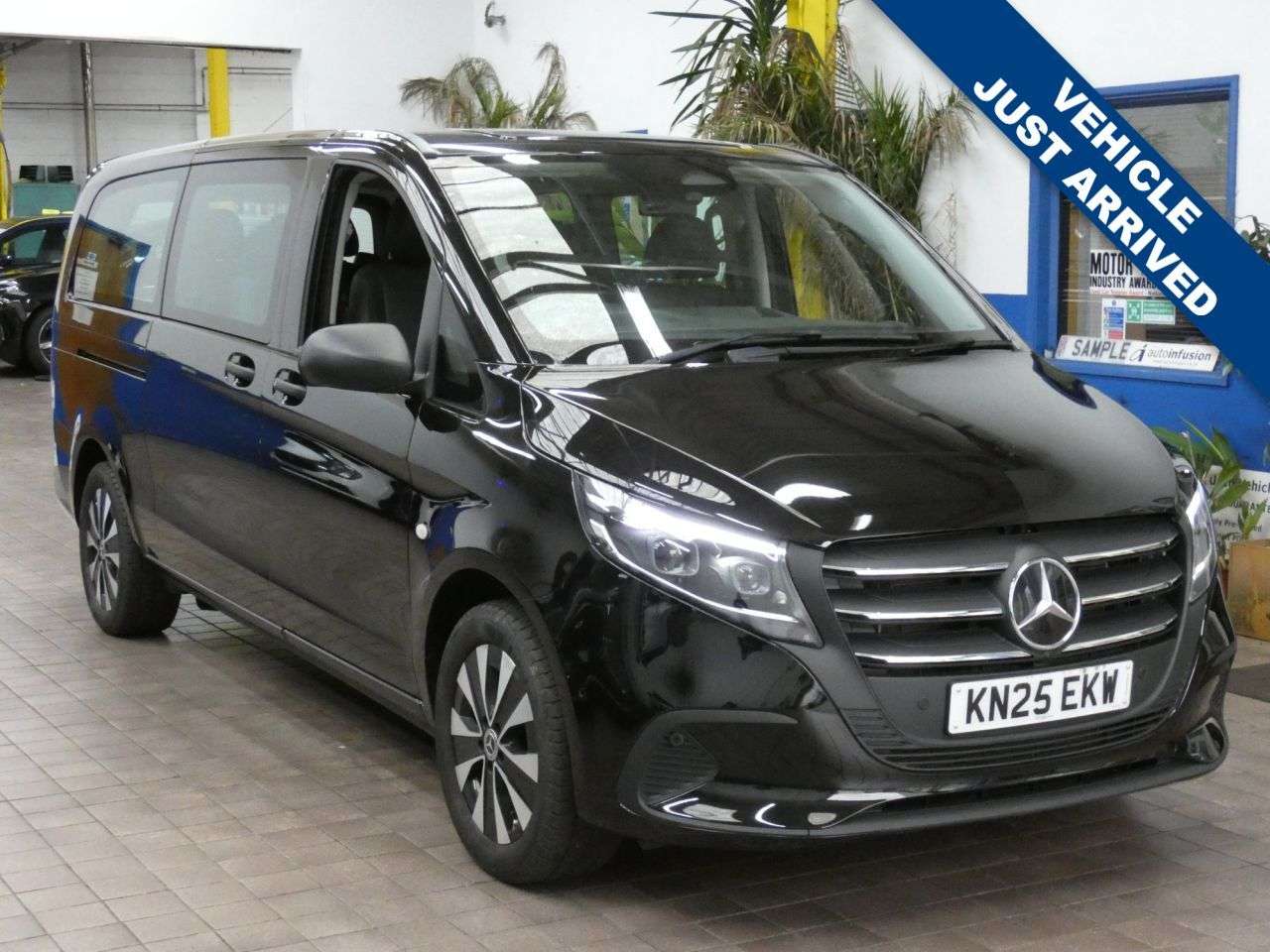 A 2025 MERCEDES-BENZ VITO 2.0 116 CDI SELECT Tourer G-Tronic RWD L3 Euro 6 (s/s) 5dr IMMACULATE EXAMP A 2025 MERCEDES-BENZ VITO 2.0 116 CDI SELECT Tourer G-Tronic RWD L3 Euro 6 (s/s) 5dr IMMACULATE EXAMP