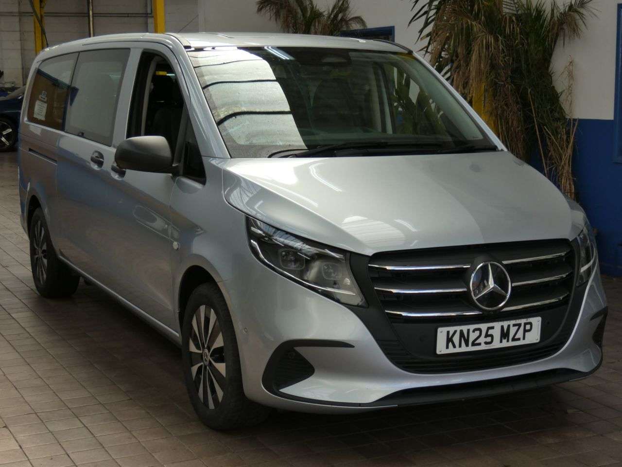 A 2025 MERCEDES-BENZ VITO 2.0 116 CDI SELECT Tourer G-Tronic RWD L3 Euro 6 (s/s) 5dr IMMACULATE EXAMP A 2025 MERCEDES-BENZ VITO 2.0 116 CDI SELECT Tourer G-Tronic RWD L3 Euro 6 (s/s) 5dr IMMACULATE EXAMP