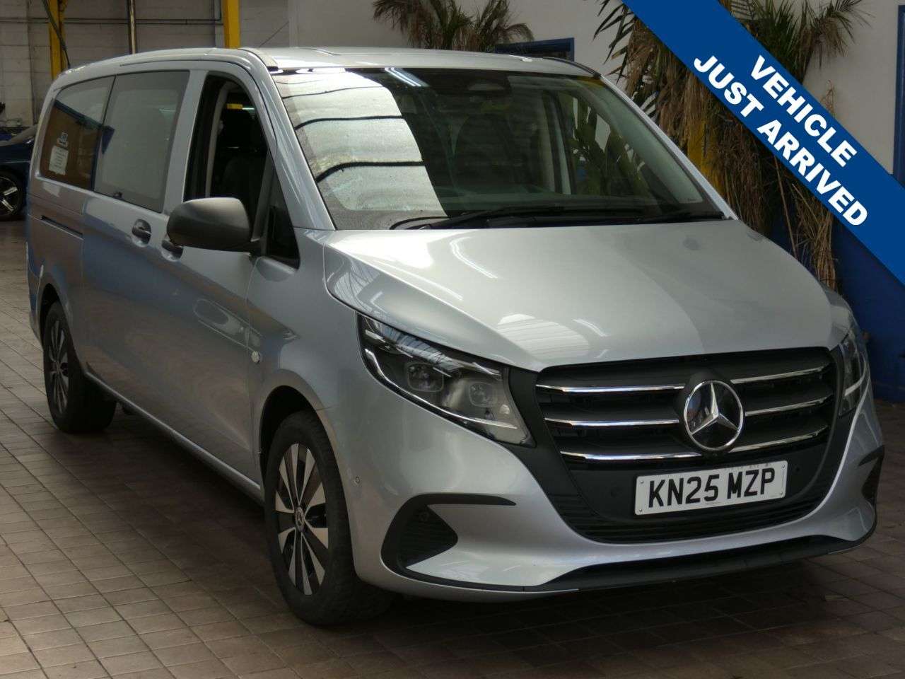 A 2025 MERCEDES-BENZ VITO 2.0 116 CDI SELECT Tourer G-Tronic RWD L3 Euro 6 (s/s) 5dr IMMACULATE EXAMP A 2025 MERCEDES-BENZ VITO 2.0 116 CDI SELECT Tourer G-Tronic RWD L3 Euro 6 (s/s) 5dr IMMACULATE EXAMP
