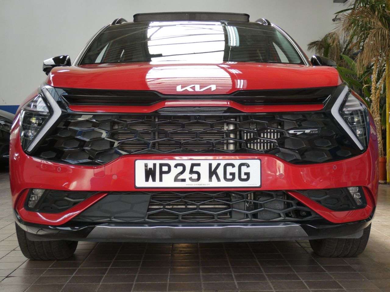 A 2025 KIA SPORTAGE 1.6 T-GDi 13.8kWh GT-Line S SUV 5dr Petrol Plug-in Hybrid Auto AWD Euro 6 ( A 2025 KIA SPORTAGE 1.6 T-GDi 13.8kWh GT-Line S SUV 5dr Petrol Plug-in Hybrid Auto AWD Euro 6 (