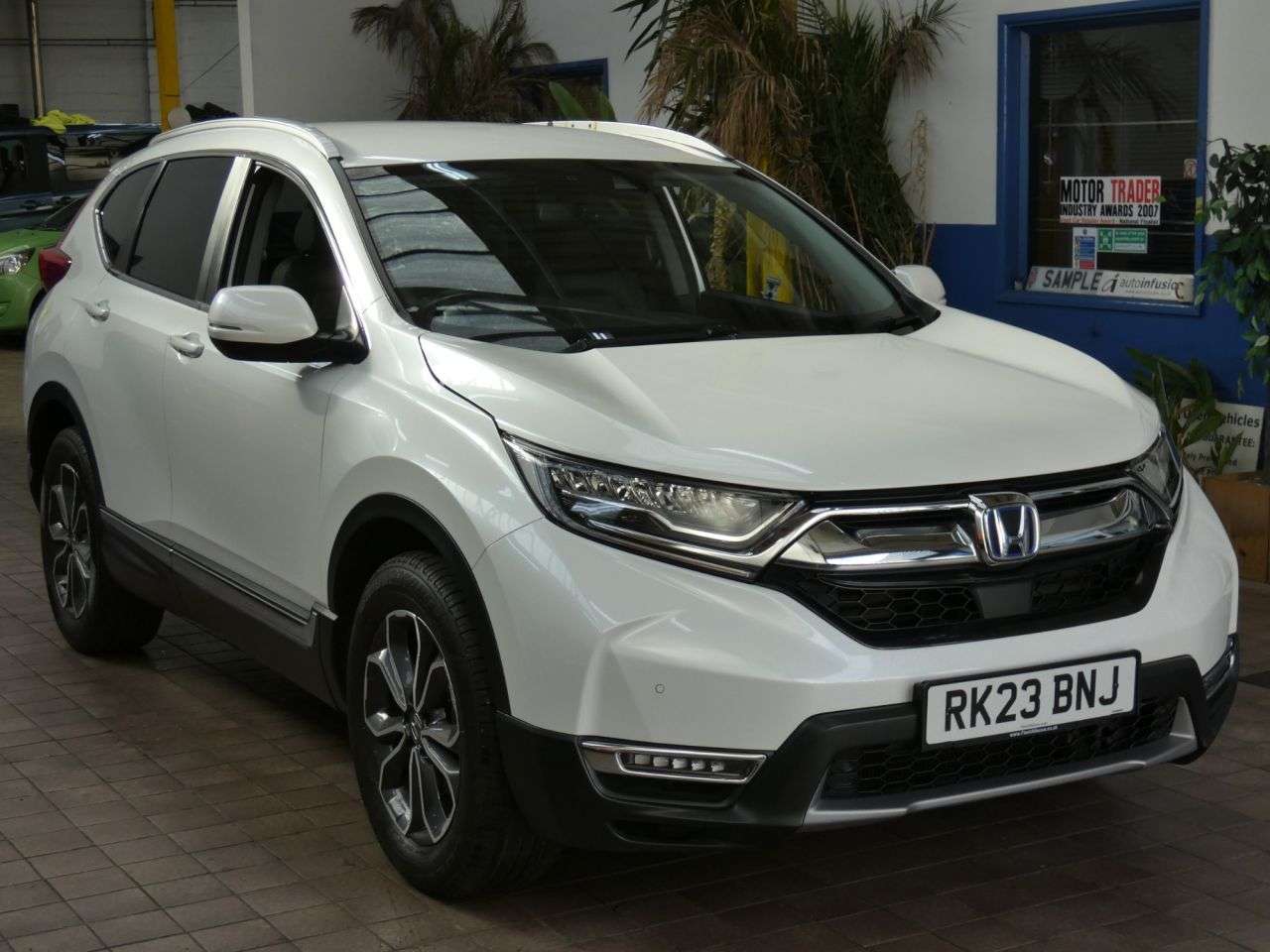 A 2023 HONDA CR-V 2.0 h i-MMD SR SUV 5dr Petrol Hybrid eCVT 4WD Euro 6 (s/s) (184 ps) 1 OWNER A 2023 HONDA CR-V 2.0 h i-MMD SR SUV 5dr Petrol Hybrid eCVT 4WD Euro 6 (s/s) (184 ps) 1 OWNER