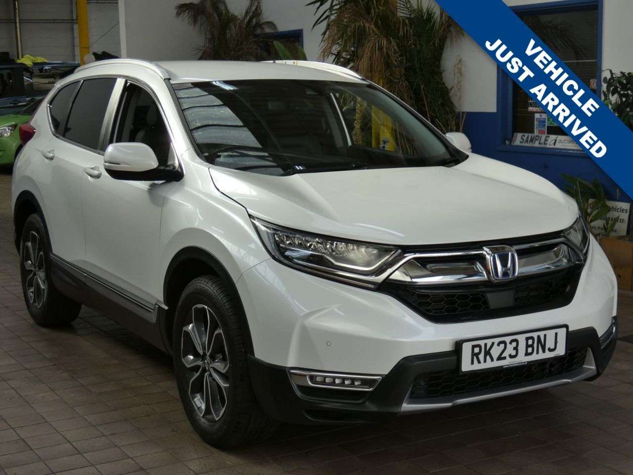 A 2023 HONDA CR-V 2.0 h i-MMD SR SUV 5dr Petrol Hybrid eCVT 4WD Euro 6 (s/s) (184 ps) 1 OWNER A 2023 HONDA CR-V 2.0 h i-MMD SR SUV 5dr Petrol Hybrid eCVT 4WD Euro 6 (s/s) (184 ps) 1 OWNER