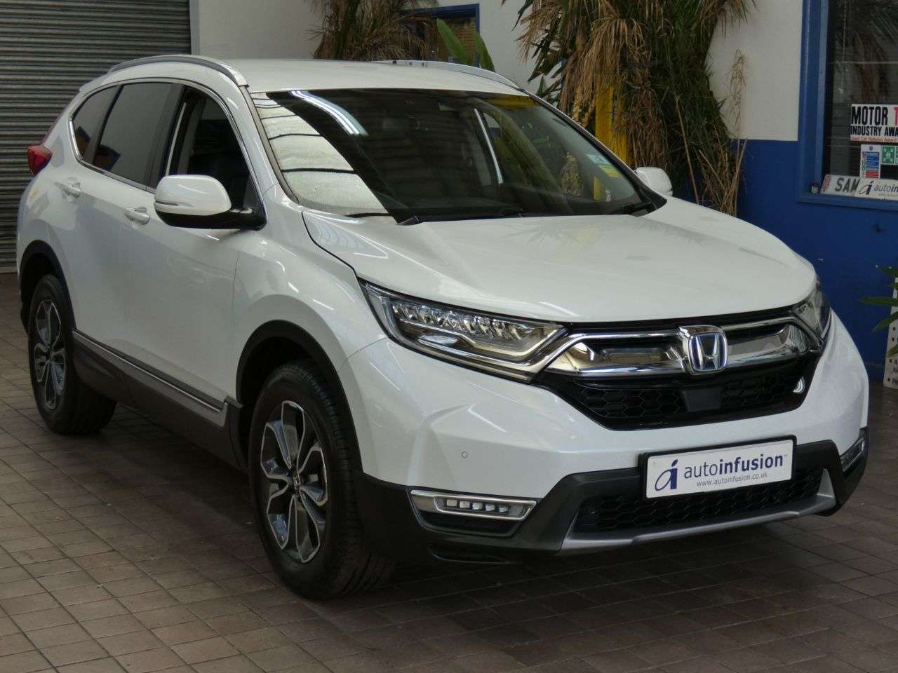 A 2023 HONDA CR-V 2.0 h i-MMD SR SUV 5dr Petrol Hybrid eCVT 4WD Euro 6 (s/s) (184 ps) 1 OWNER A 2023 HONDA CR-V 2.0 h i-MMD SR SUV 5dr Petrol Hybrid eCVT 4WD Euro 6 (s/s) (184 ps) 1 OWNER