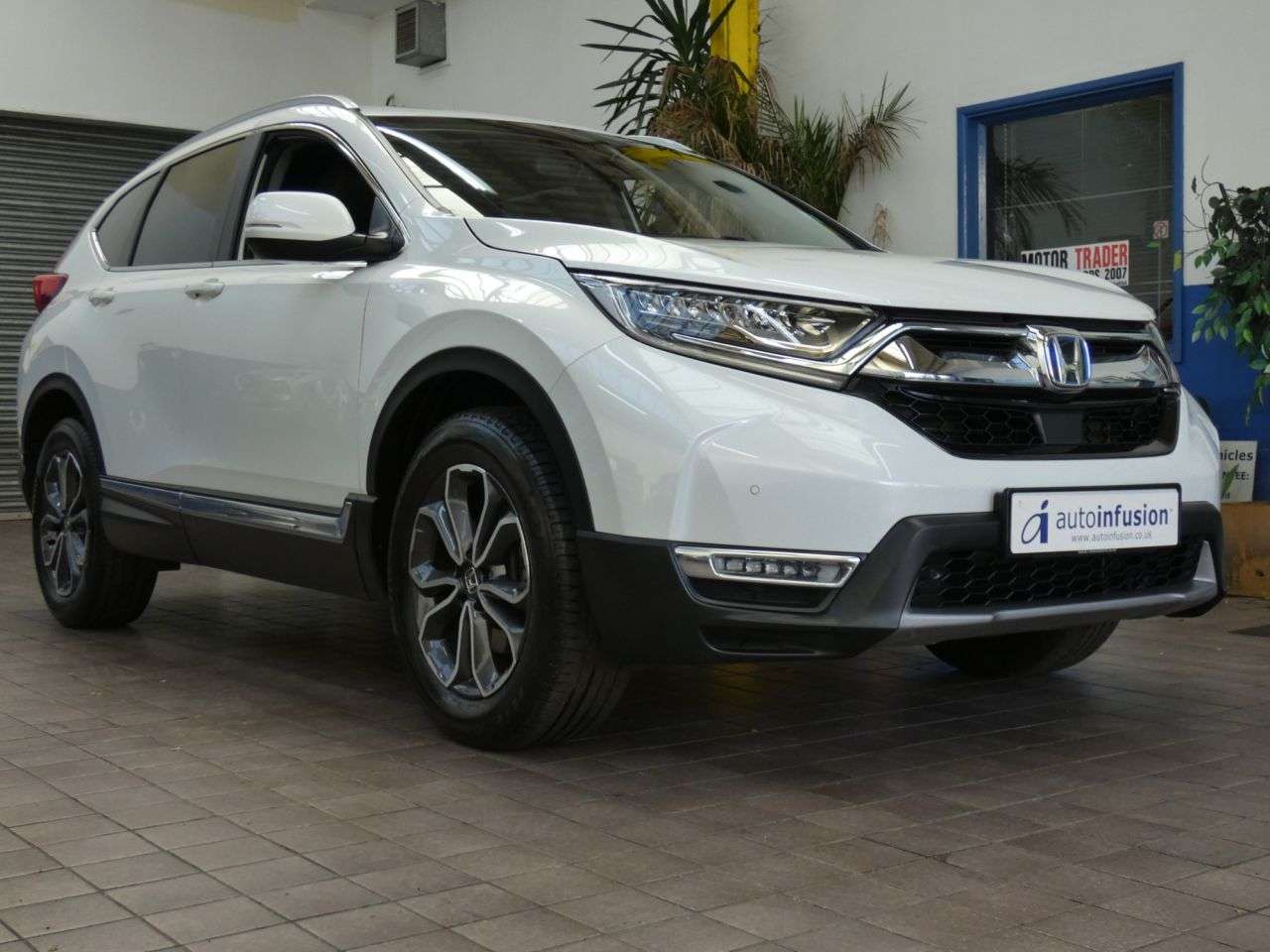 A 2023 HONDA CR-V 2.0 h i-MMD SR SUV 5dr Petrol Hybrid eCVT 4WD Euro 6 (s/s) (184 ps) 1 OWNER A 2023 HONDA CR-V 2.0 h i-MMD SR SUV 5dr Petrol Hybrid eCVT 4WD Euro 6 (s/s) (184 ps) 1 OWNER
