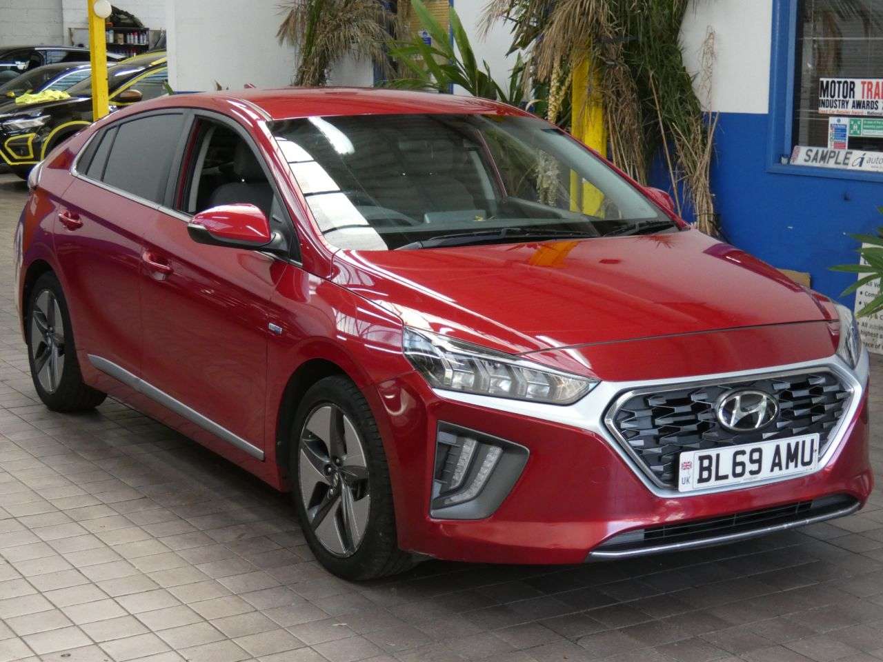A 2019 HYUNDAI IONIQ 1.6 h-GDi 1st Edition Hatchback 5dr Petrol Hybrid DCT Euro 6 (s/s) (141 ps) A 2019 HYUNDAI IONIQ 1.6 h-GDi 1st Edition Hatchback 5dr Petrol Hybrid DCT Euro 6 (s/s) (141 ps)
