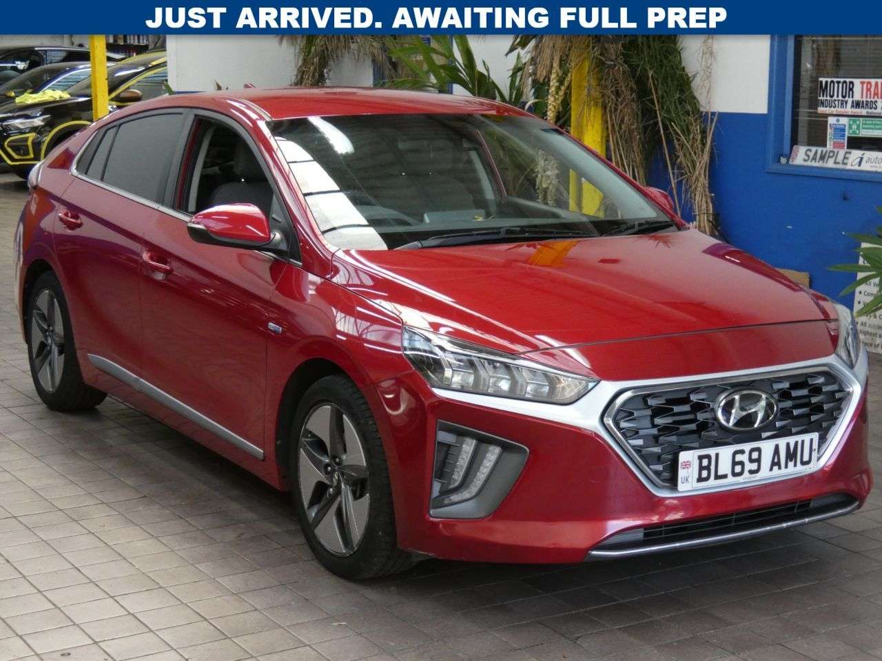 A 2019 HYUNDAI IONIQ 1.6 h-GDi 1st Edition Hatchback 5dr Petrol Hybrid DCT Euro 6 (s/s) (141 ps) A 2019 HYUNDAI IONIQ 1.6 h-GDi 1st Edition Hatchback 5dr Petrol Hybrid DCT Euro 6 (s/s) (141 ps)