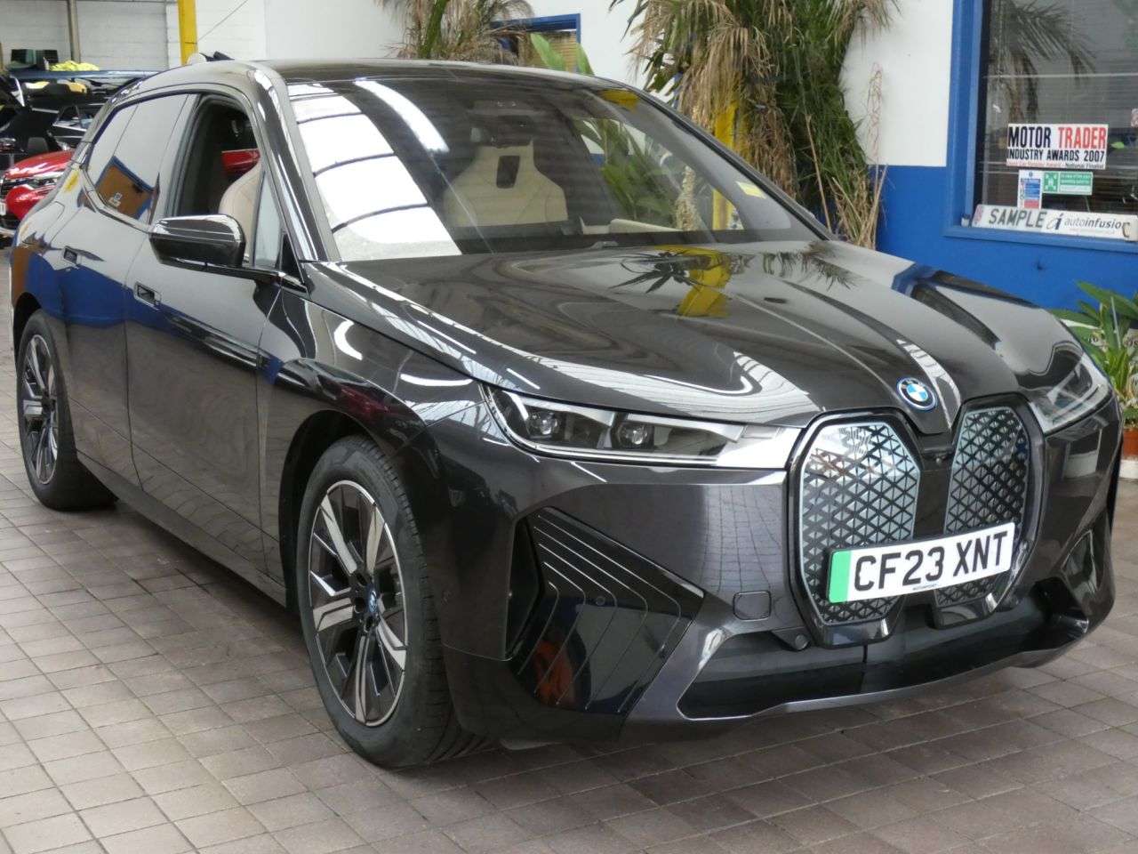 A 2023 BMW IX 40 76.6kWh M Sport SUV 5dr Electric Auto xDrive (11kW Charger) (326 ps) Par A 2023 BMW IX 40 76.6kWh M Sport SUV 5dr Electric Auto xDrive (11kW Charger) (326 ps) Par