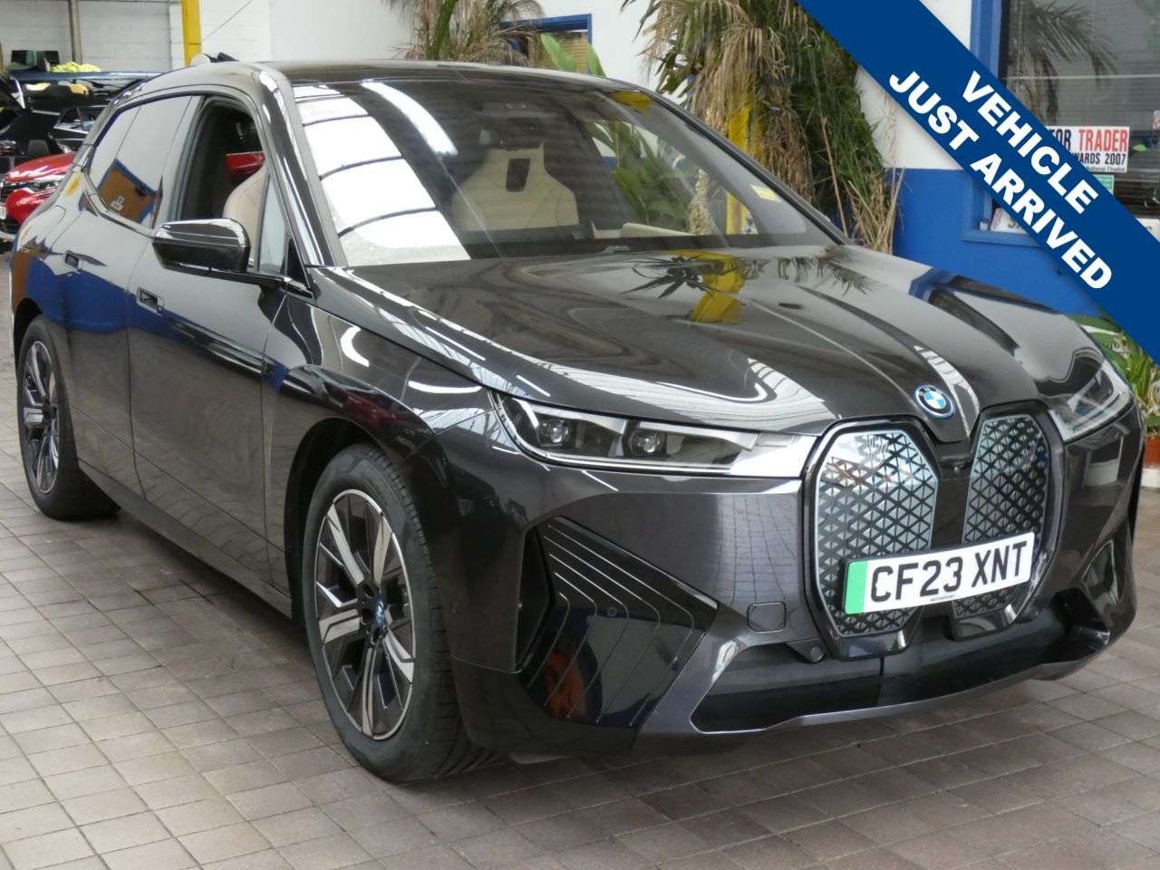 A 2023 BMW IX 40 76.6kWh M Sport SUV 5dr Electric Auto xDrive (11kW Charger) (326 ps) Par A 2023 BMW IX 40 76.6kWh M Sport SUV 5dr Electric Auto xDrive (11kW Charger) (326 ps) Par