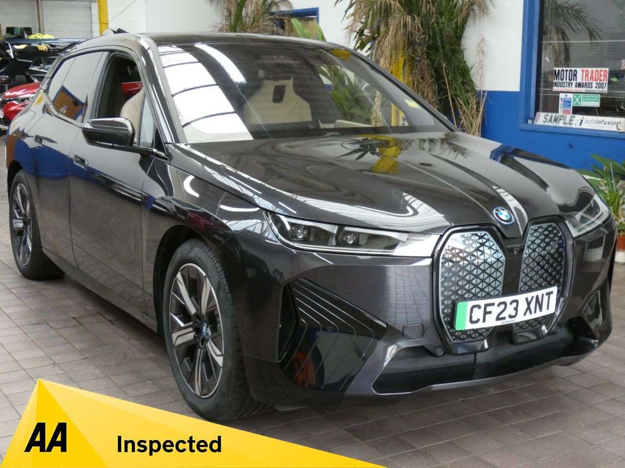 A 2023 BMW IX 40 76.6kWh M Sport SUV 5dr Electric Auto xDrive (11kW Charger) (326 ps) Par A 2023 BMW IX 40 76.6kWh M Sport SUV 5dr Electric Auto xDrive (11kW Charger) (326 ps) Par