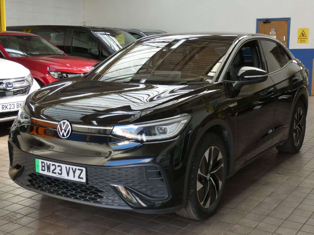 A 2023 VOLKSWAGEN ID.5 Pro 77kWh Style SUV 5dr Electric Auto (174 ps) 1 OWNER SERVICE HISTORY WARR A 2023 VOLKSWAGEN ID.5 Pro 77kWh Style SUV 5dr Electric Auto (174 ps) 1 OWNER SERVICE HISTORY WARR
