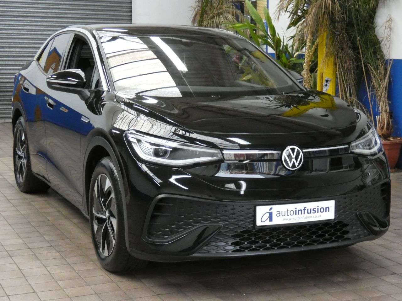 A 2023 VOLKSWAGEN ID.5 Pro 77kWh Style SUV 5dr Electric Auto (174 ps) 1 OWNER SERVICE HISTORY WARR A 2023 VOLKSWAGEN ID.5 Pro 77kWh Style SUV 5dr Electric Auto (174 ps) 1 OWNER SERVICE HISTORY WARR