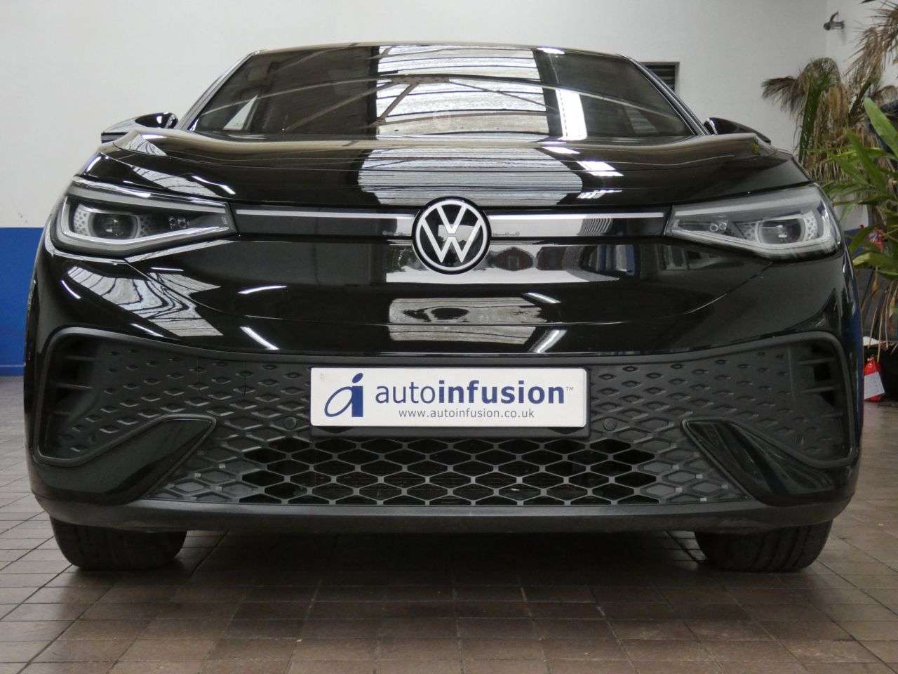 A 2023 VOLKSWAGEN ID.5 Pro 77kWh Style SUV 5dr Electric Auto (174 ps) 1 OWNER SERVICE HISTORY WARR A 2023 VOLKSWAGEN ID.5 Pro 77kWh Style SUV 5dr Electric Auto (174 ps) 1 OWNER SERVICE HISTORY WARR