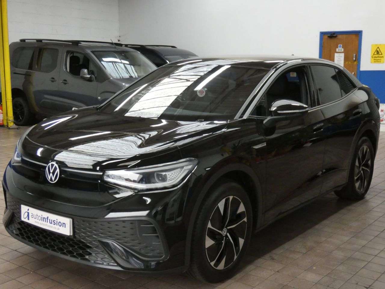 A 2023 VOLKSWAGEN ID.5 Pro 77kWh Style SUV 5dr Electric Auto (174 ps) 1 OWNER SERVICE HISTORY WARR A 2023 VOLKSWAGEN ID.5 Pro 77kWh Style SUV 5dr Electric Auto (174 ps) 1 OWNER SERVICE HISTORY WARR