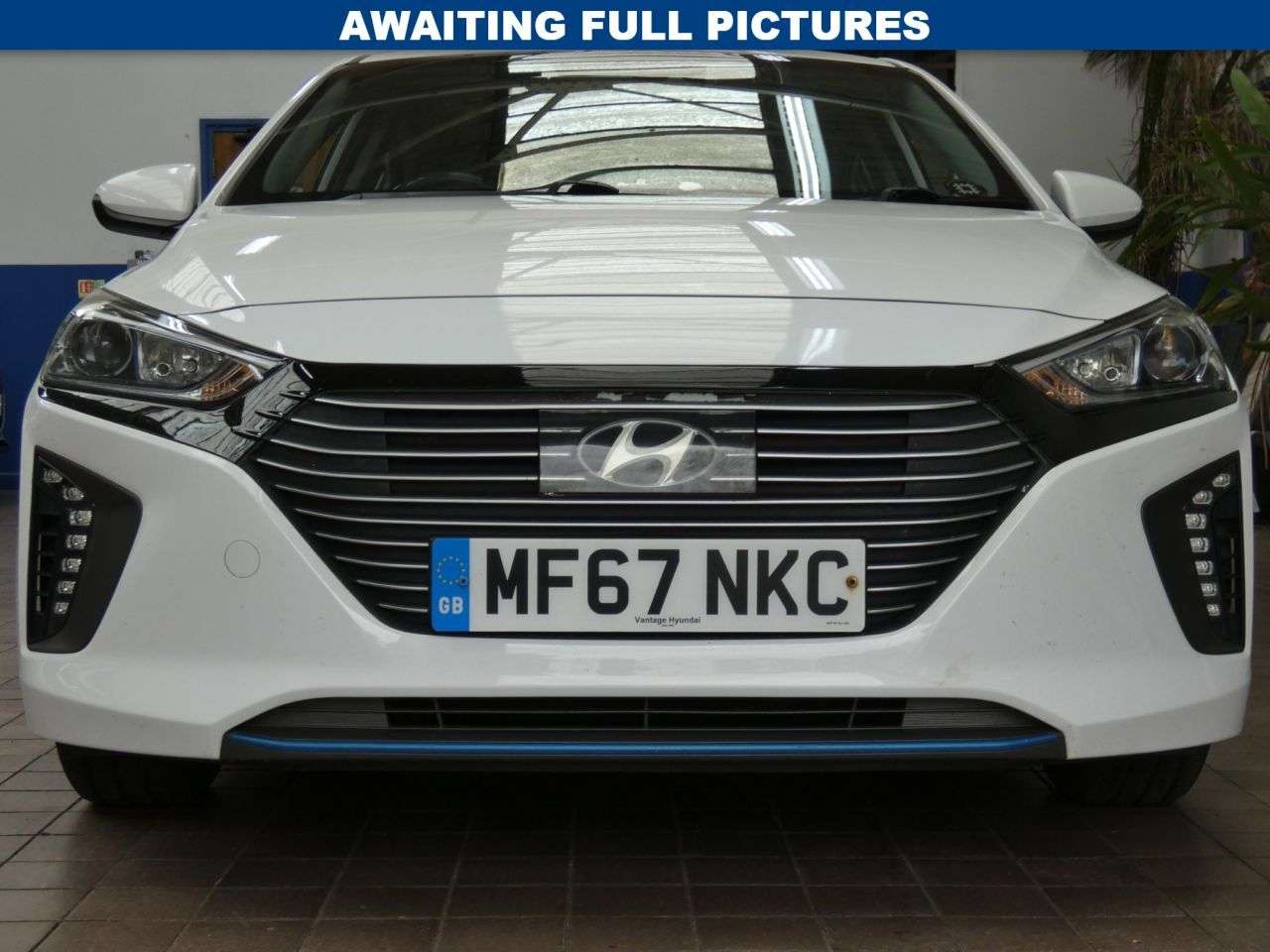 A 2017 HYUNDAI IONIQ 1.6 h-GDi SE Hatchback 5dr Petrol Hybrid DCT Euro 6 (s/s) (141 ps) 2 OWNERS A 2017 HYUNDAI IONIQ 1.6 h-GDi SE Hatchback 5dr Petrol Hybrid DCT Euro 6 (s/s) (141 ps) 2 OWNERS