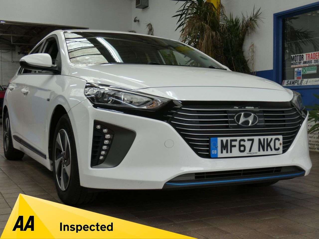 A 2017 HYUNDAI IONIQ 1.6 h-GDi SE Hatchback 5dr Petrol Hybrid DCT Euro 6 (s/s) (141 ps) 2 OWNERS A 2017 HYUNDAI IONIQ 1.6 h-GDi SE Hatchback 5dr Petrol Hybrid DCT Euro 6 (s/s) (141 ps) 2 OWNERS