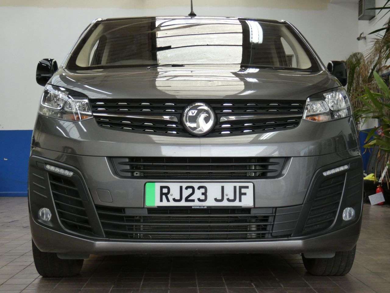 A 2023 VAUXHALL VIVARO LIFE ELECTRIC 50kWh Ultimate MPV 5dr Electric Auto LWB (8 Seat, 11kW Charger) (136 ps) 1 A 2023 VAUXHALL VIVARO LIFE ELECTRIC 50kWh Ultimate MPV 5dr Electric Auto LWB (8 Seat, 11kW Charger) (136 ps) 1