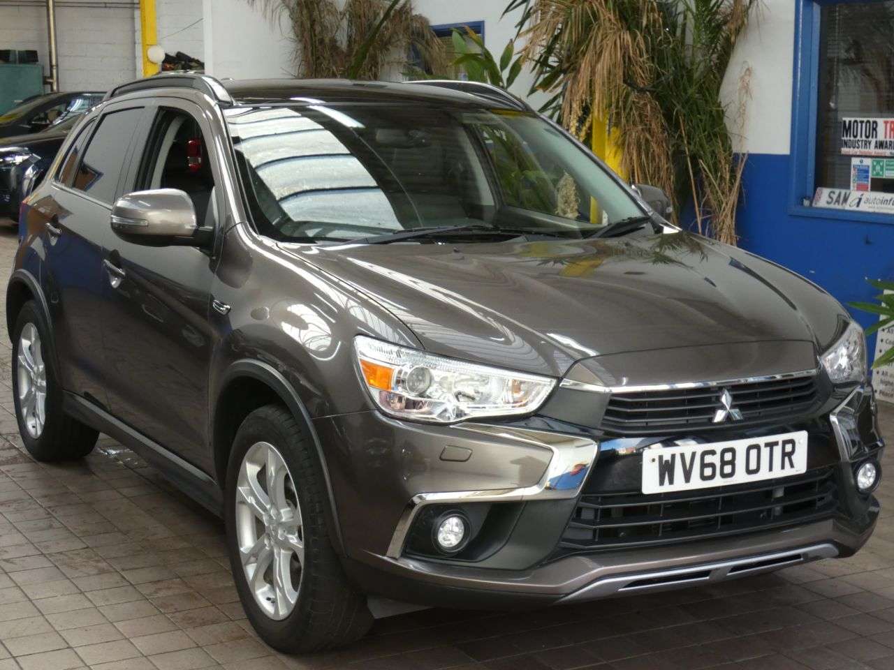 A 2018 MITSUBISHI ASX 2.2 DI-D 4 SUV 5dr Diesel Auto 4WD Euro 6 (147 ps) 3 OWNERS 9 SERVICES TO 6 A 2018 MITSUBISHI ASX 2.2 DI-D 4 SUV 5dr Diesel Auto 4WD Euro 6 (147 ps) 3 OWNERS 9 SERVICES TO 6