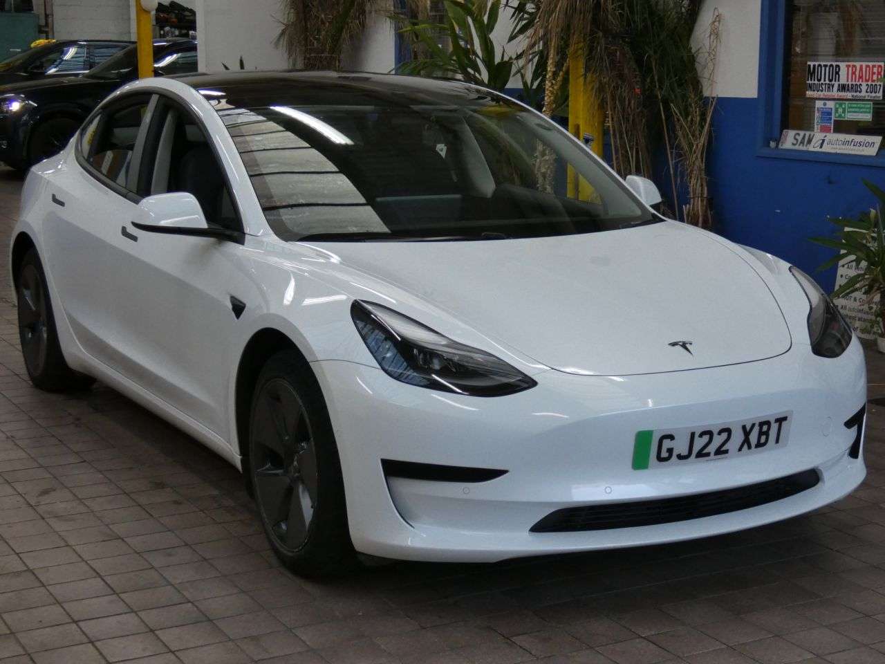 A 2022 TESLA MODEL 3 Standard Range Plus Saloon 4dr Electric Auto RWD (241 bhp) LOW MILEAGE 1 OW A 2022 TESLA MODEL 3 Standard Range Plus Saloon 4dr Electric Auto RWD (241 bhp) LOW MILEAGE 1 OW