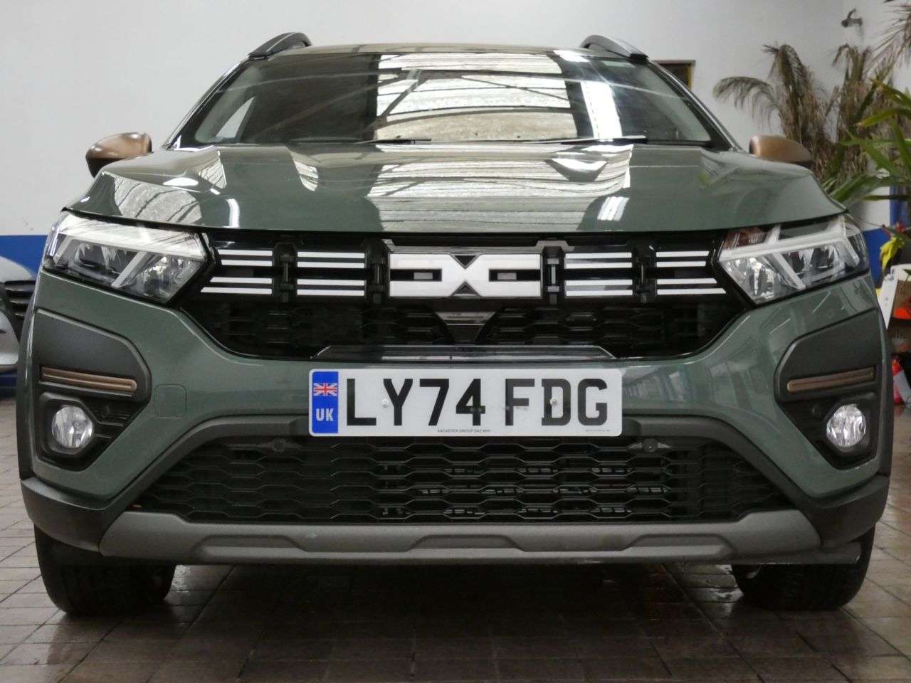 A 2024 DACIA JOGGER 1.6 Hybrid EXTREME MPV 5dr Petrol Hybrid Auto Euro 6 (s/s) (140 ps) 1 OWNER A 2024 DACIA JOGGER 1.6 Hybrid EXTREME MPV 5dr Petrol Hybrid Auto Euro 6 (s/s) (140 ps) 1 OWNER