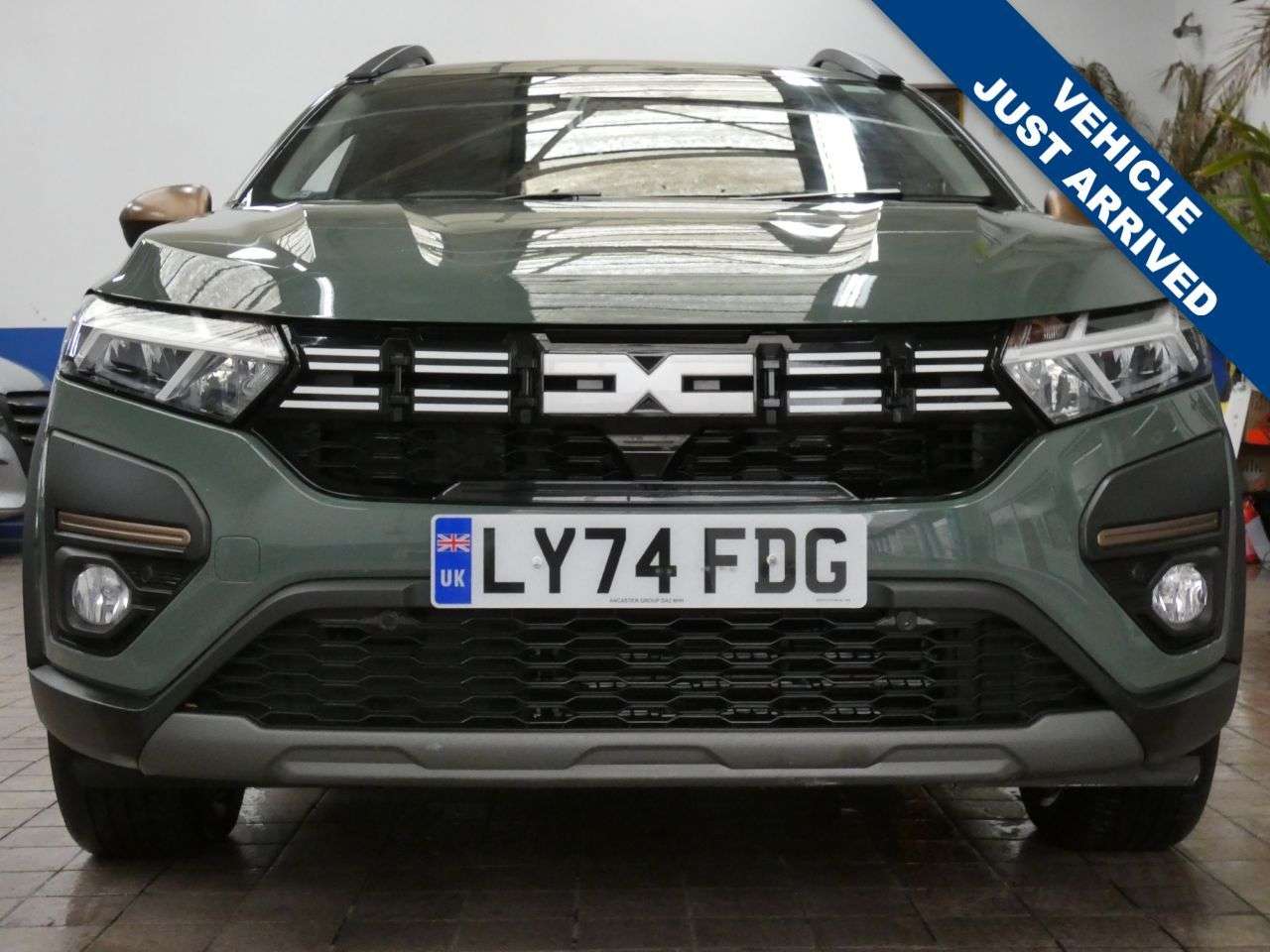 A 2024 DACIA JOGGER 1.6 Hybrid EXTREME MPV 5dr Petrol Hybrid Auto Euro 6 (s/s) (140 ps) 1 OWNER A 2024 DACIA JOGGER 1.6 Hybrid EXTREME MPV 5dr Petrol Hybrid Auto Euro 6 (s/s) (140 ps) 1 OWNER
