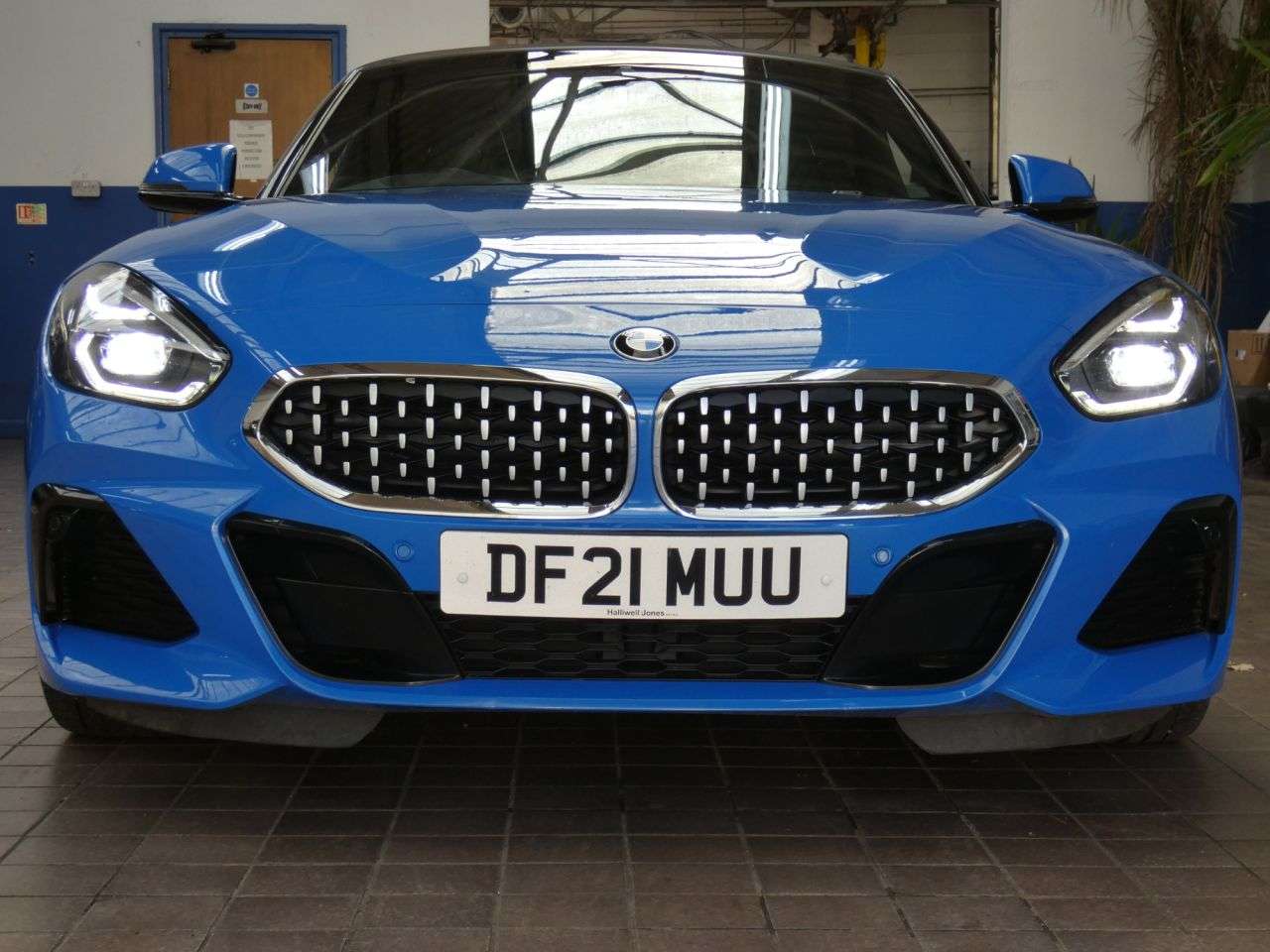 A 2021 BMW Z4 2.0 20i M Sport Convertible 2dr Petrol Auto sDrive Euro 6 (s/s) (197 ps) 1 A 2021 BMW Z4 2.0 20i M Sport Convertible 2dr Petrol Auto sDrive Euro 6 (s/s) (197 ps) 1