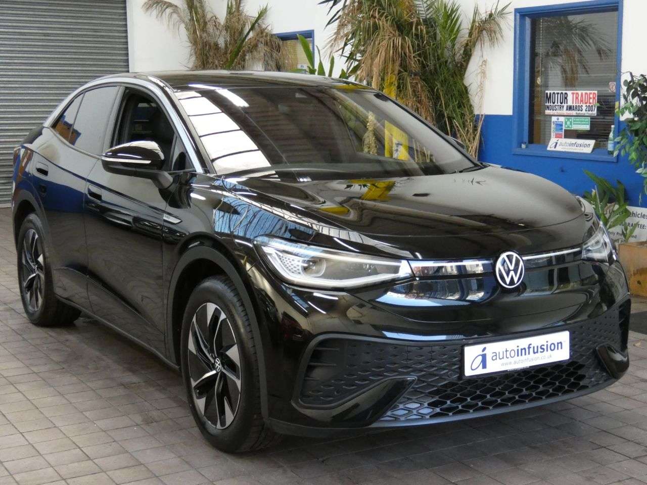 A 2023 VOLKSWAGEN ID.5 Pro 77kWh Style SUV 5dr Electric Auto (174 ps) 1 OWNER SERVICE HISTORY WARR A 2023 VOLKSWAGEN ID.5 Pro 77kWh Style SUV 5dr Electric Auto (174 ps) 1 OWNER SERVICE HISTORY WARR